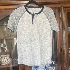 Heather Gray Short-Sleeve Henley Shirt with Navy Trim - Men